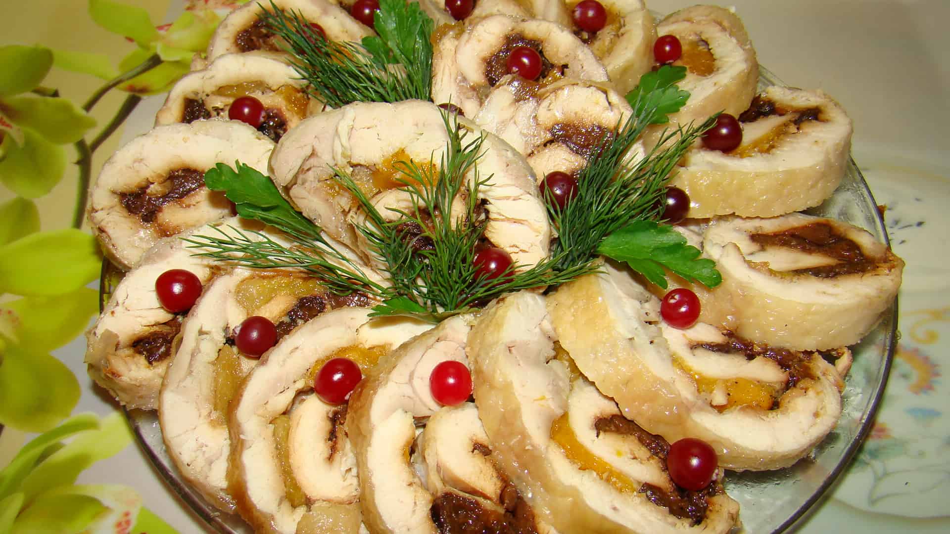 Рулет из окорочков: пикантный и запоминающийся вкус 5 Рулет из окорочков: пикантный и запоминающийся вкус