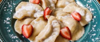 Клубничные вареники: знакомый десерт из особенного теста 11