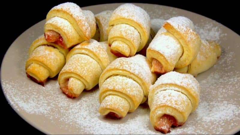 Рогалики с мармеладом из творожного теста: нежные и вкусные. 4 Рогалики с мармеладом из творожного теста