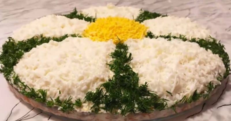 Салат Ромашка: Салат-торт - украшение и угощение 5 Салат Ромашка: Салат-торт - украшение и угощение