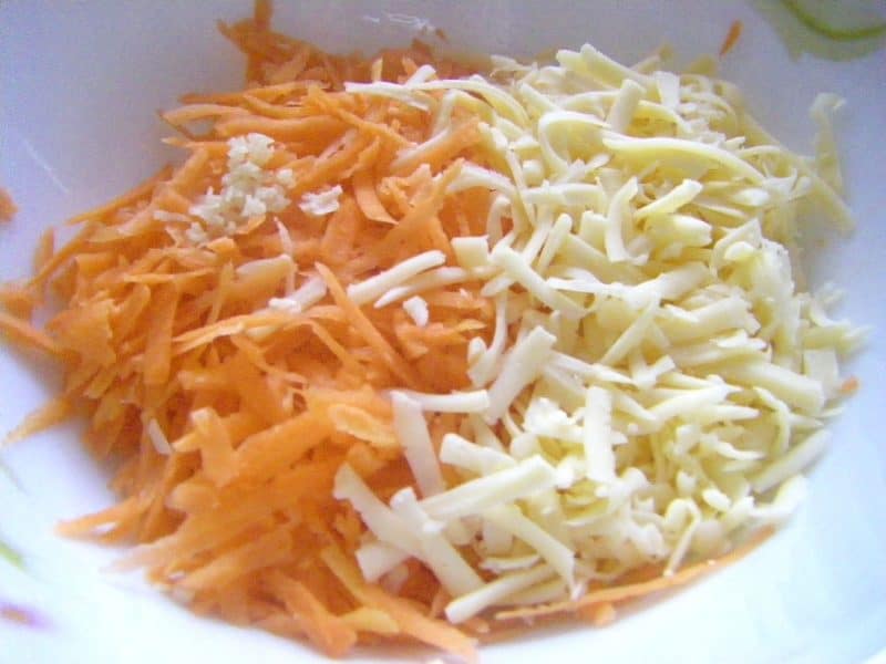 Рулетики с морковкой и сыром: полезный перекус на каждый день! 8 Рулетики с морковкой и сыром: полезный перекус на каждый день!