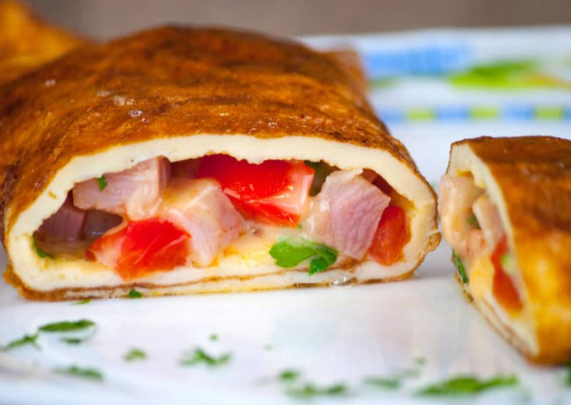 Рулет из омлета: 5 минут и завтрак готов. Очень вкусно и аппетитно! 7 Рулет из омлета: 5 минут и завтрак готов. Очень вкусно и аппетитно!
