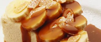 Творожники с бананом: нежный десерт с карамелью 4