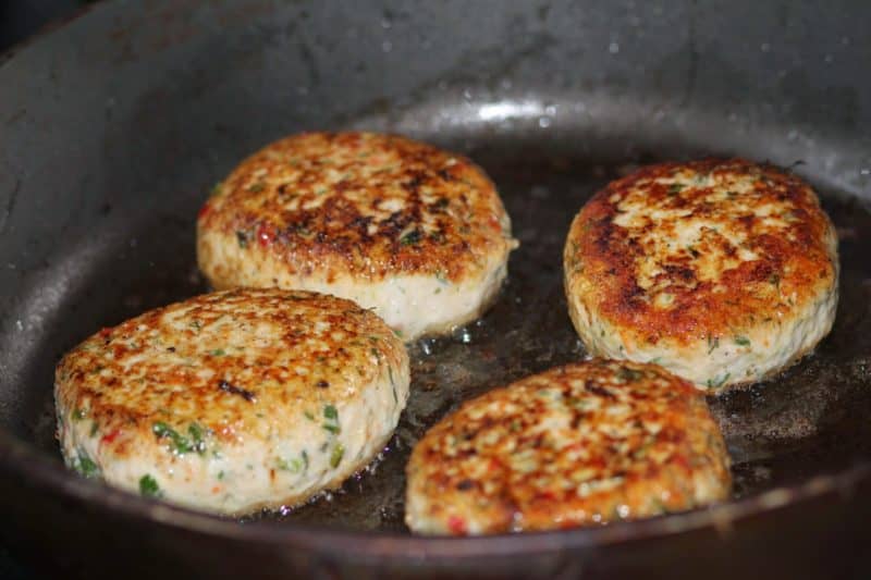 Куриные котлеты с творогом и сыром: нежные и очень вкусные 8 Куриные котлеты с творогом и сыром: нежные и очень вкусные