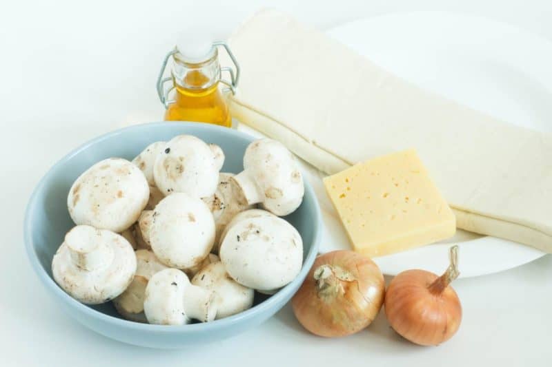 Фаршированные шампиньоны – вкусная закуска на все случаи жизни 7 Фаршированные шампиньоны – вкусная закуска на все случаи жизни