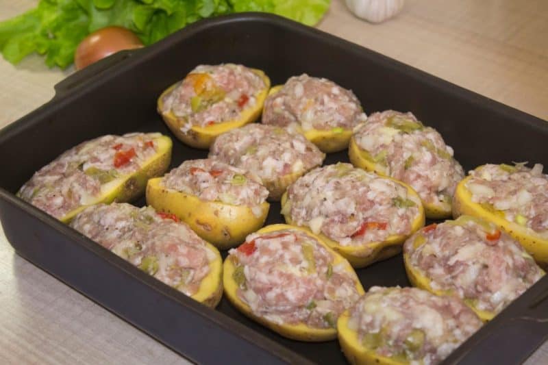 Фрикадельки из фарша на картошке в духовке: вкусное блюдо из самых простых продуктов 8 Фрикадельки из фарша на картошке в духовке: вкусное блюдо из самых простых продуктов