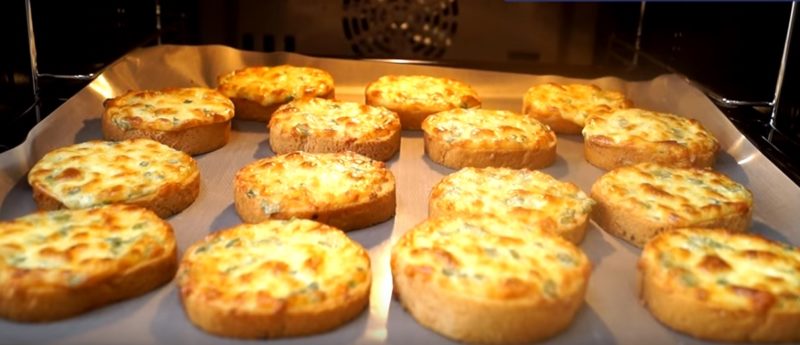 Гренки с сыром в духовке: вкусный завтрак или перекус всего за 15 минут 8 Гренки с сыром в духовке