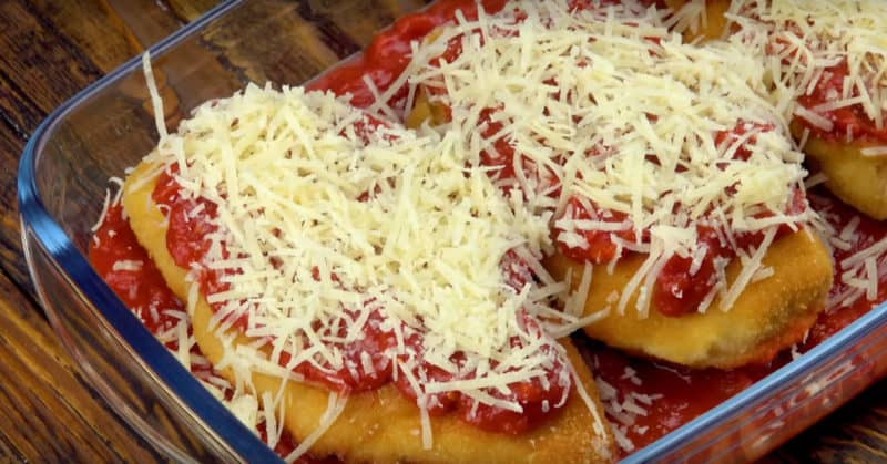Куриные грудки в томатном соусе в духовке: нежное мясо с сыром 8 Куриные грудки в томатном соусе в духовке