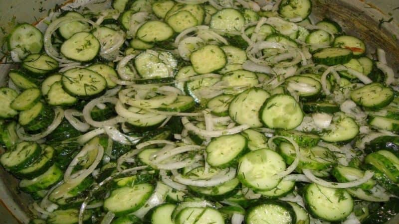 Кисло-сладкие маринованные огурцы: за 10 минут приготовите вкусную закуску в микроволновке 8 Кисло-сладкие маринованные огурцы