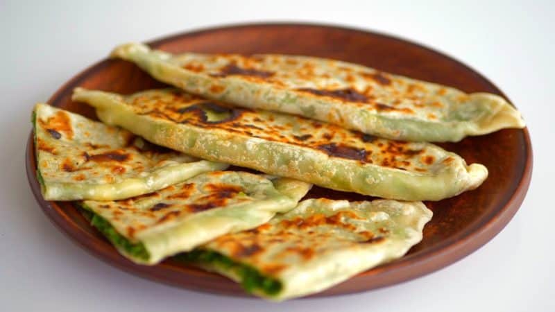 Картофельные лепешки с сыром: соусом покорят многих 9 Картофельные лепешки с сыром