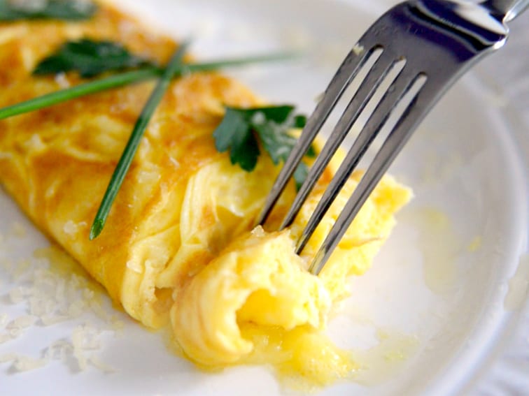 Омлет с сыром: вкусный завтрак за 5 минут из простых продуктов 9 Омлет с сыром: вкусный завтрак за 5 минут из простых продуктов