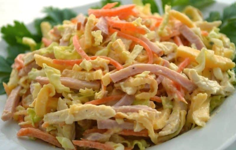 Салат из яичных блинчиков и пекинской капусты: быстрый и вкусный 9 Салат из яичных блинчиков и пекинской капусты: быстрый и вкусный