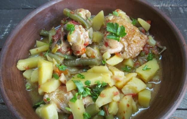 Тушеная курица с картофелем и овощами: вкуснейший ужин для всей семьи 15 Тушеная курица с картофелем и овощами: вкуснейший ужин для всей семьи
