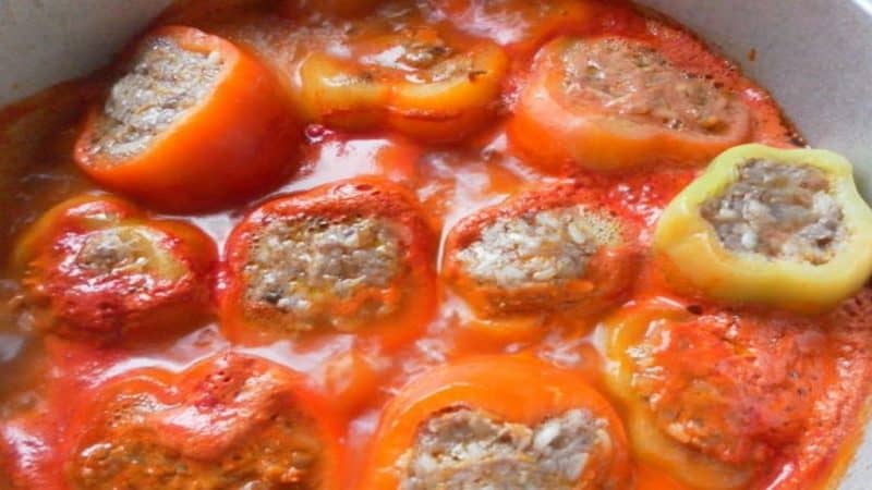 Фаршированные сладкие перцы в соусе: очень вкусный и оригинальный рецепт 12 Фаршированные сладкие перцы в соусе: очень вкусный и оригинальный рецепт