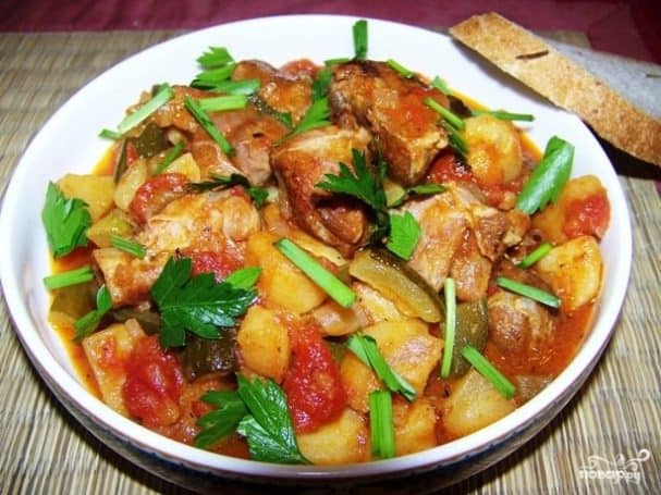 Азу по-татарски с солеными огурцами