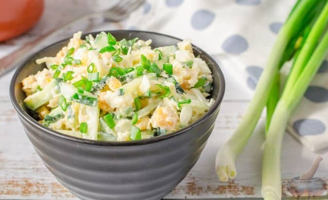 Салат с кукурузой, зелёным луком и свежим огурчиком 7 Салат с кукурузой