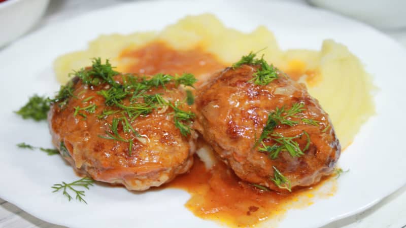 Биточки из фарша: мясные шарики под сливочной подливой 7 Биточки из фарша