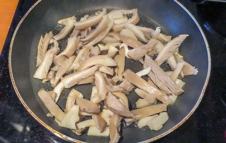 Вешенки на сковороде: лёгкий ужин для любителей вкусного и полезного 6 Вешенки на сковороде