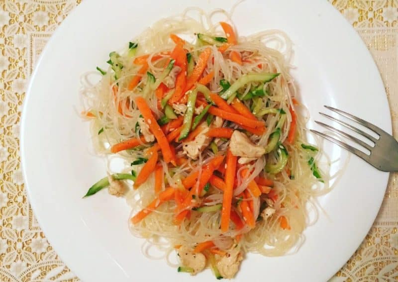 Салат с фунчозой