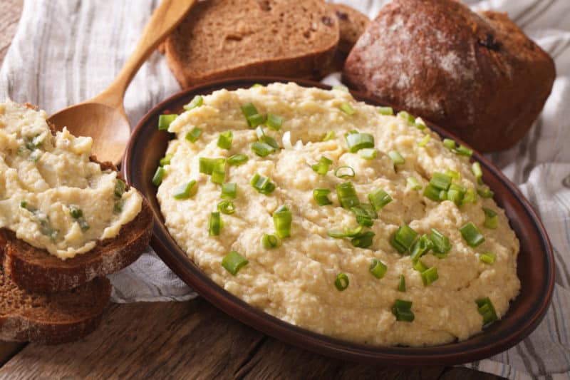 Еврейская закуска: недорогая и вкусная закуска из сыра с чесноком 6 Еврейская закуска