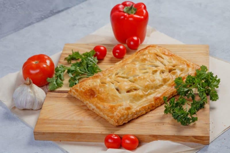Пирог из слоеного теста с сыром: вкусный закусочный пирог 7 Пирог из слоеного теста с сыром