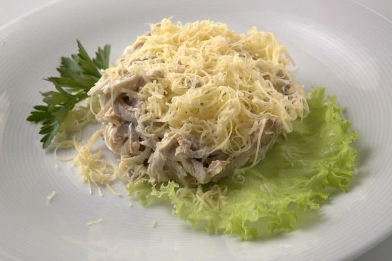 Салат с курицей и сыром: вкусный салат из легкодоступных ингредиентов 6 Салат с курицей и сыром: вкусный салат из легкодоступных ингредиентов