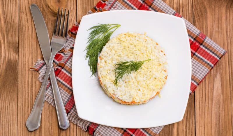 Салат с яблоками и сыром