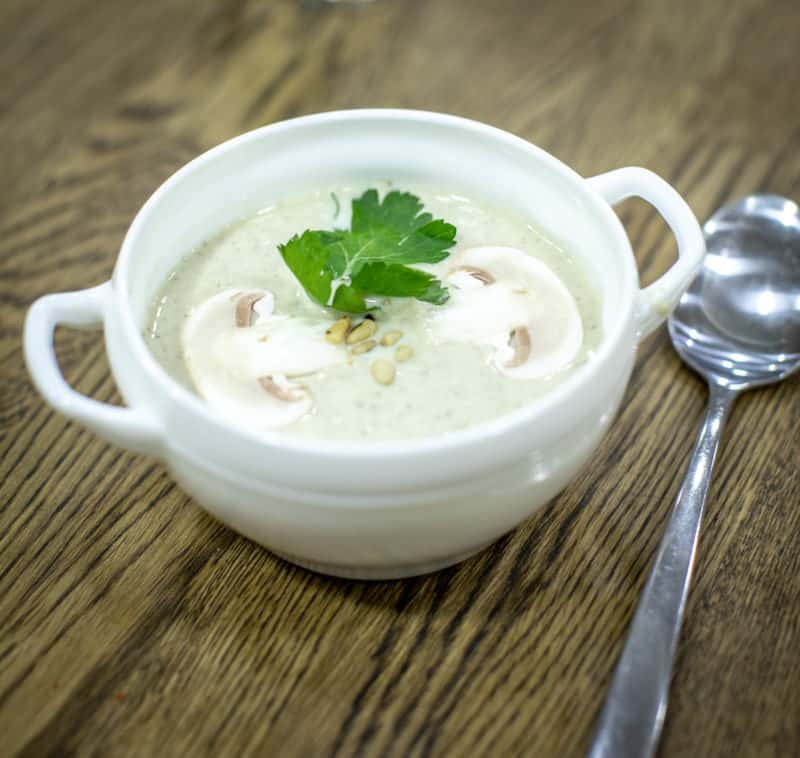 Суп из шампиньонов со сливками: вкус и аромат этого супа просто невероятный 6 Суп из шампиньонов со сливками