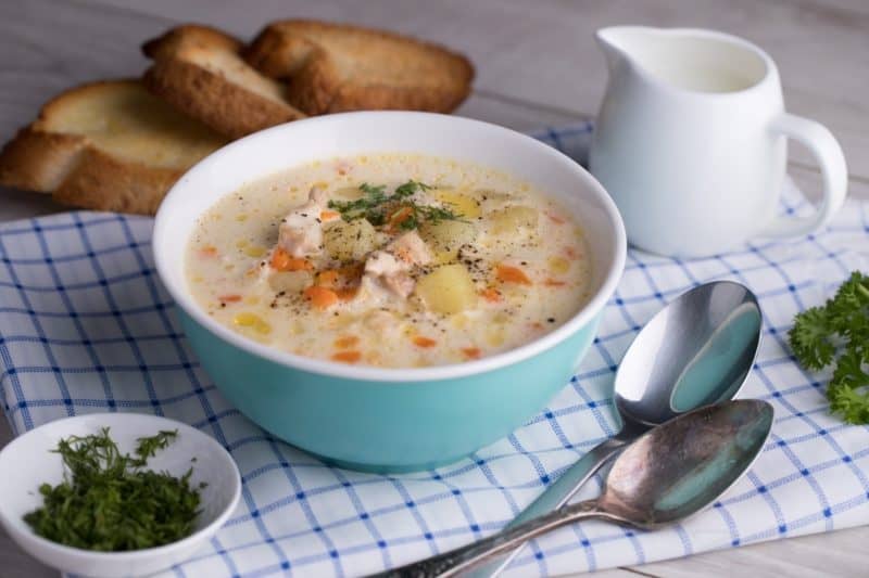 Сырный суп с курицей: нежный вкус сыра отлично сочетается с грибами и курицей 7 Сырный суп с курицей