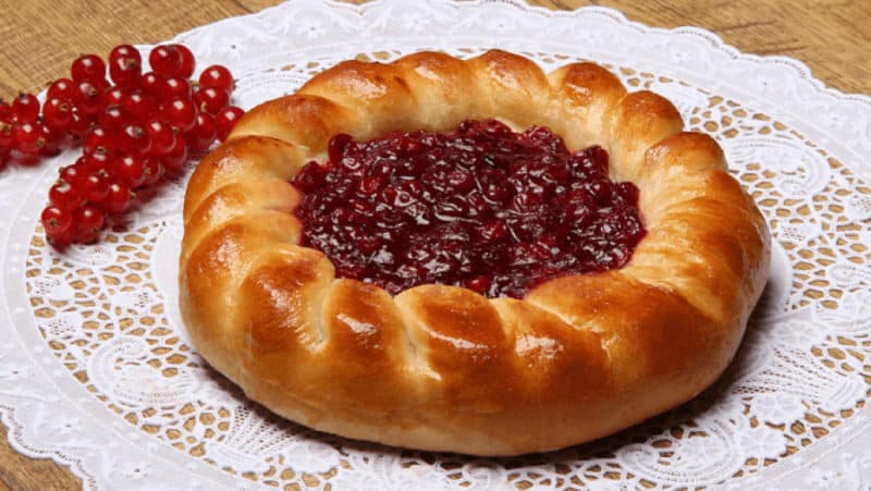 Дрожжевой открытый пирог