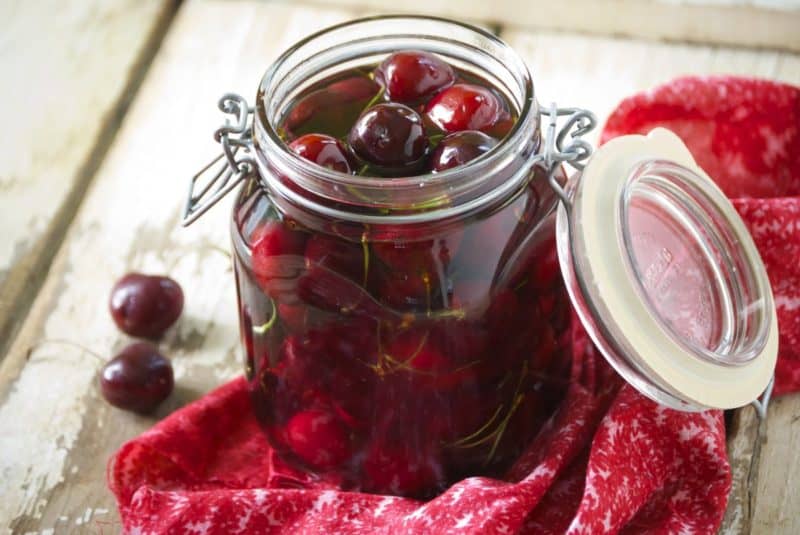 Компот из черешни