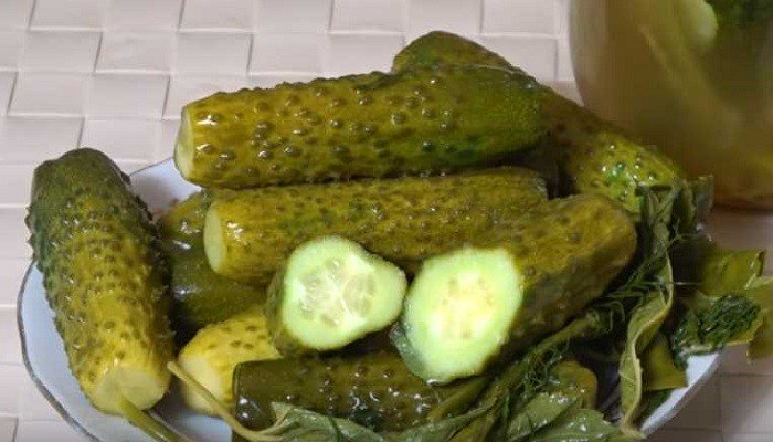 Малосольные огурчики в рассоле