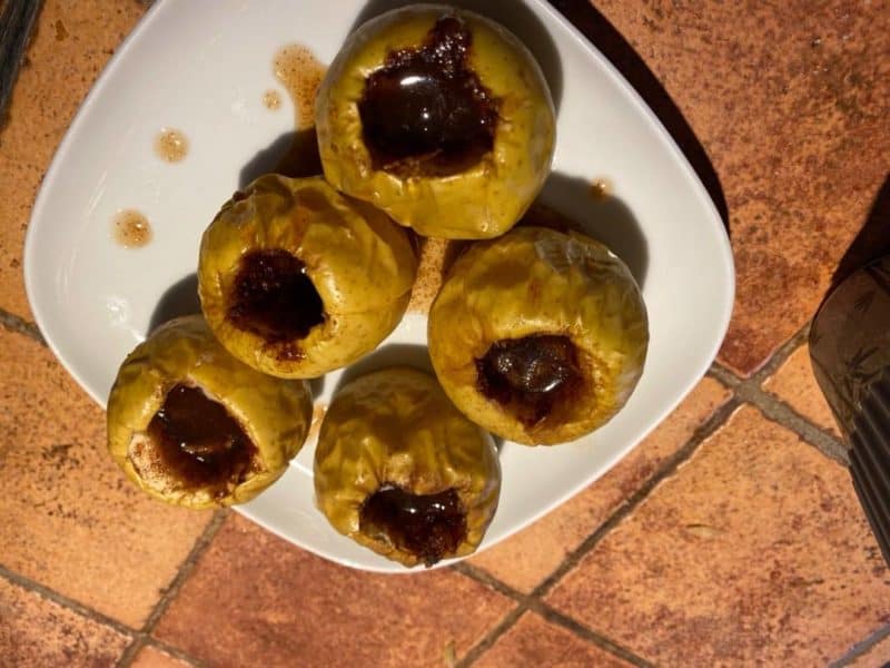 Печёные яблоки в духовке