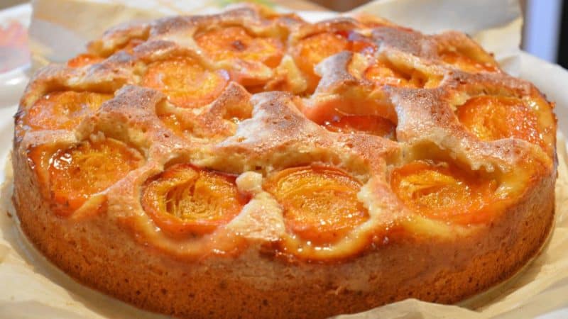 Пирог с абрикосами в духовке