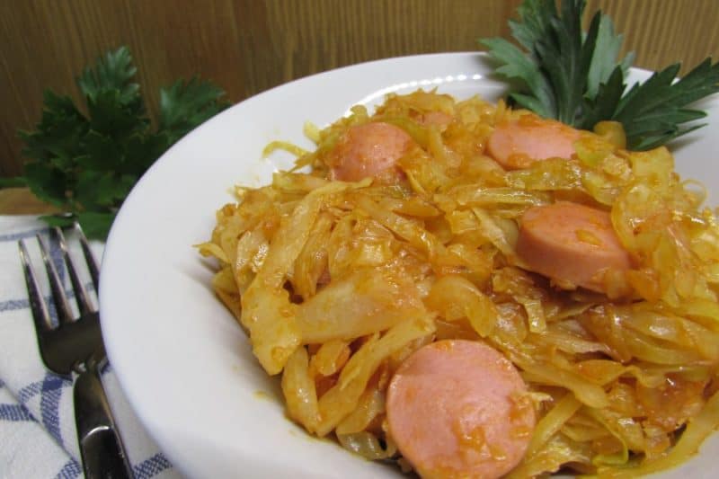 Тушеная капуста с сосисками