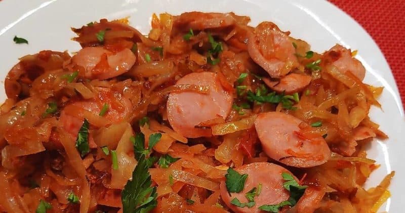 Тушеная капуста с сосисками