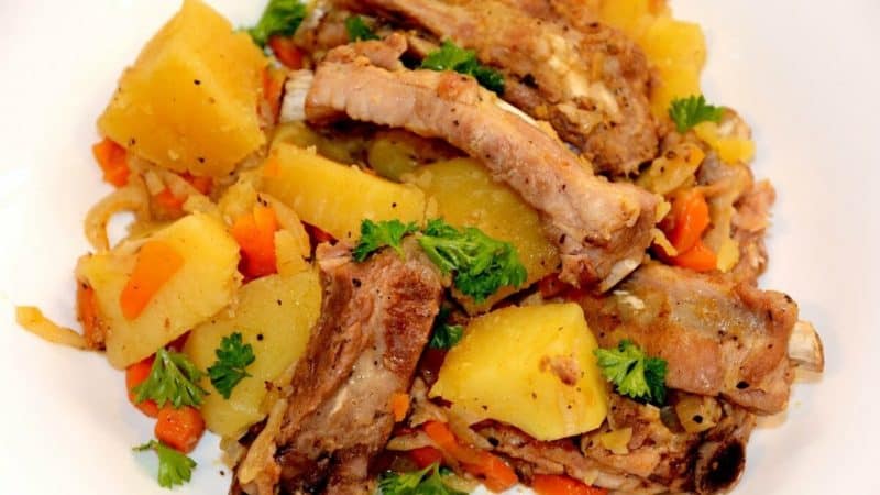 Тушеные свиные рёбрышки: готовить быстро, получается вкусно и сытно 6 Тушеные свиные рёбрышки