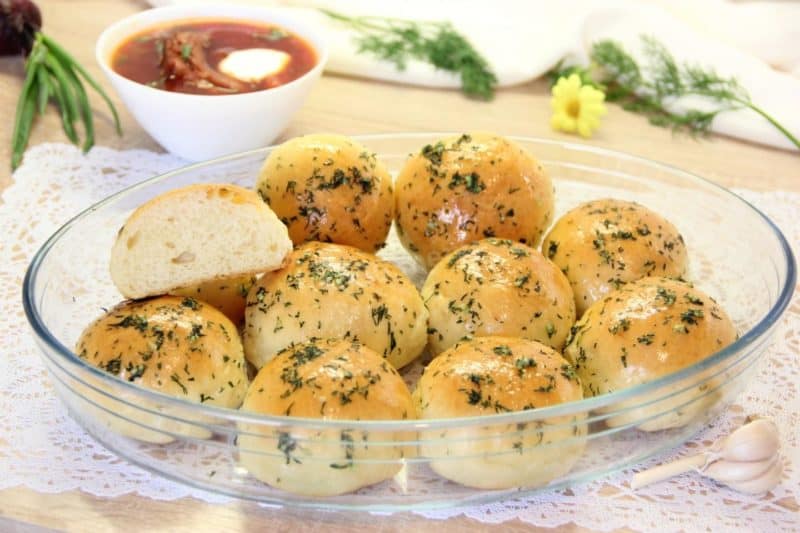 Пампушки с чесноком