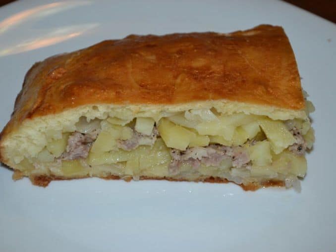 Пирог с картошкой и фаршем