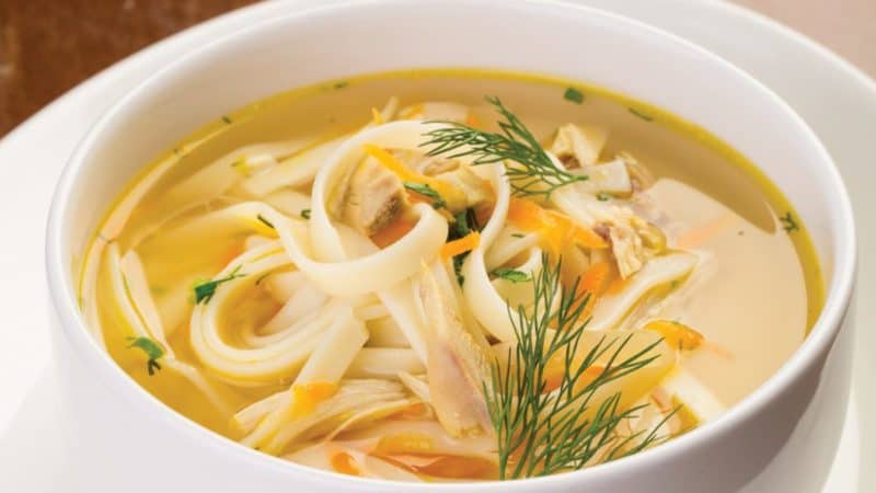 Куриный суп с лапшой: классический суп, который готовится достаточно часто 7 Куриный суп с лапшой