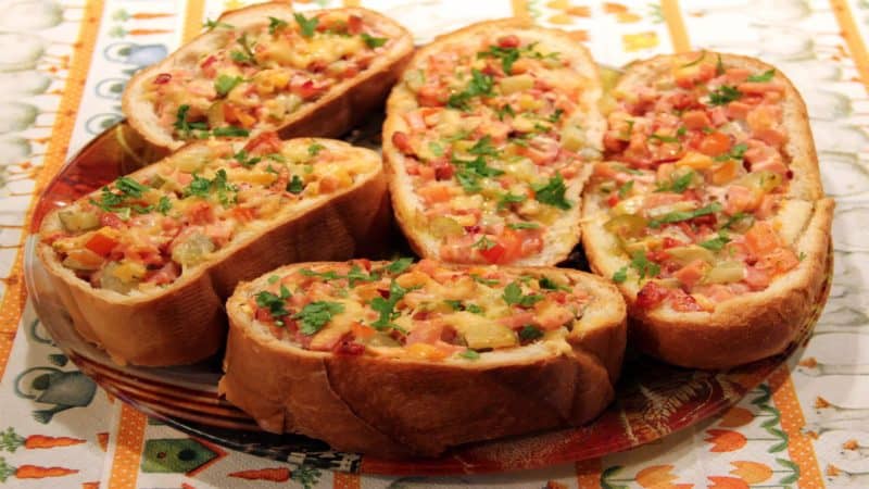 Мини пицца на батоне: простая, вкусная и быстрая закуска на батоне 7 Мини пицца на батоне