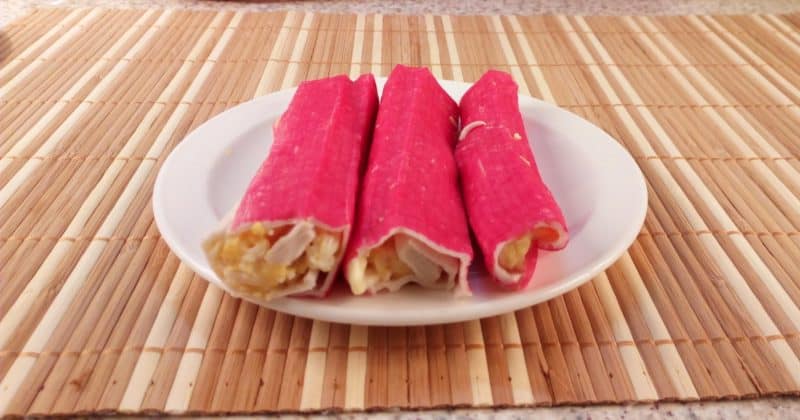 Рулет с крабовыми палочками сыром и яйцом: простая и вкусная закуска на стол 5 Рулет с крабовыми палочками сыром и яйцом