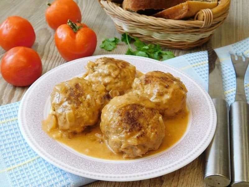 Ёжики с подливкой на сковороде: нежное мясо в ароматной подливке 5 Ёжики с подливкой на сковороде