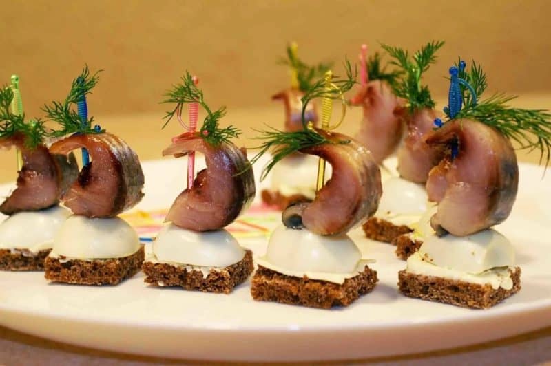 Закуска с селёдкой: три уникальные закуски на праздничный стол 7 Закуска с селёдкой