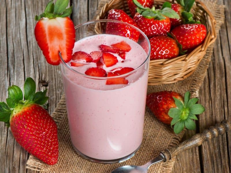 Клубничный йогурт: вкуснейшее лакомство! Пальчики оближешь! 5 Клубничный йогурт