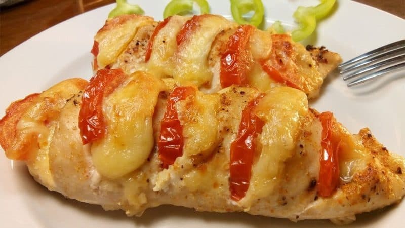 Куриные грудки с помидорами в духовке: очень вкусно, невероятно красиво и чрезвычайно просто! 7 Куриные грудки с помидорами в духовке