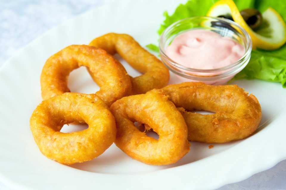 Кольца кальмара в кляре: мясо кальмара получается нежным с хрустящей корочкой 6 Кольца кальмара в кляре