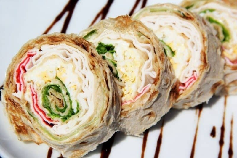 Крабовый рулет из лаваша: оригинальная нарядная закусочка 9 Крабовый рулет из лаваша