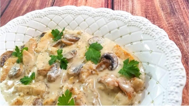 Курица в сливках: нежное куриное мясо с грибами в сливочном соусе с травами 5 Курица в сливках