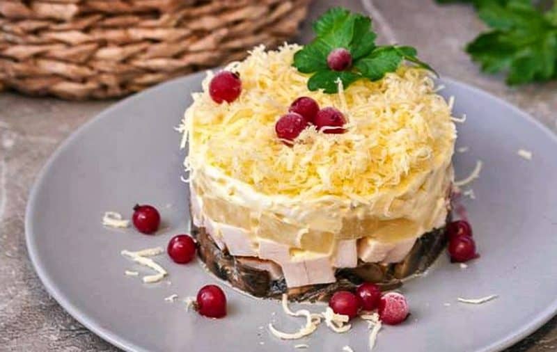 Салат с копченой куриной грудкой: классический салат с новым вкусом 6 Салат с копченой куриной грудкой